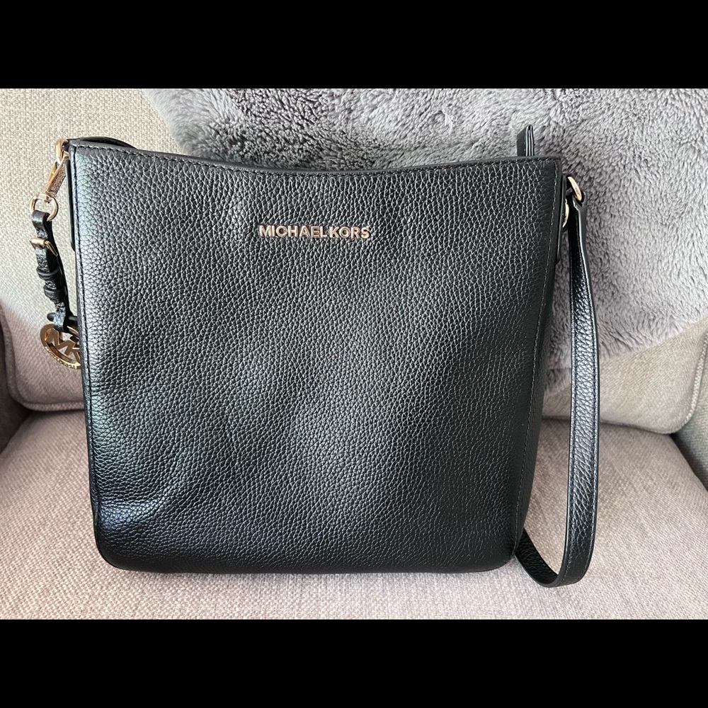 Michael Kors NWOT large shoulder bag. New without tags.